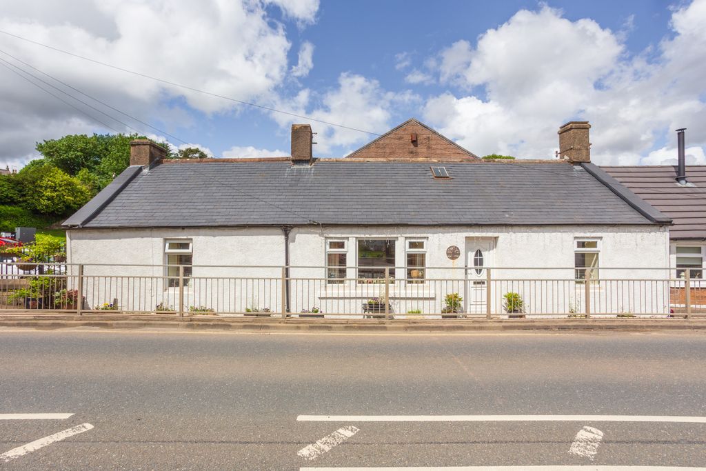 Property photo 1 of 19 Front External