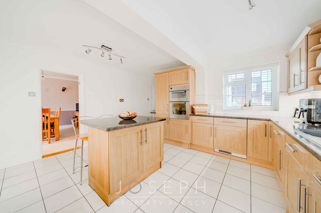 Property photo 3 of 26