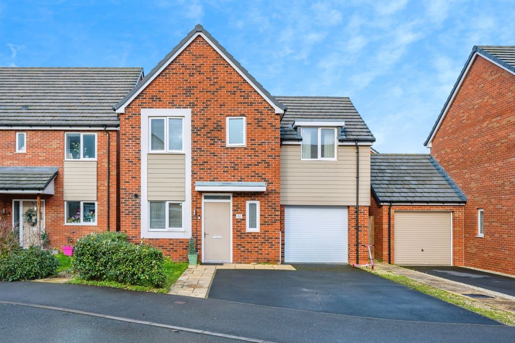 Property photo 1 of 18 External