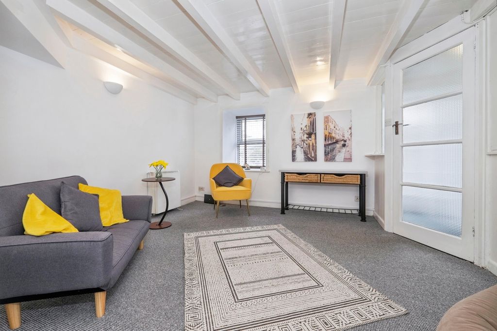 Property photo 2 of 16 Photo