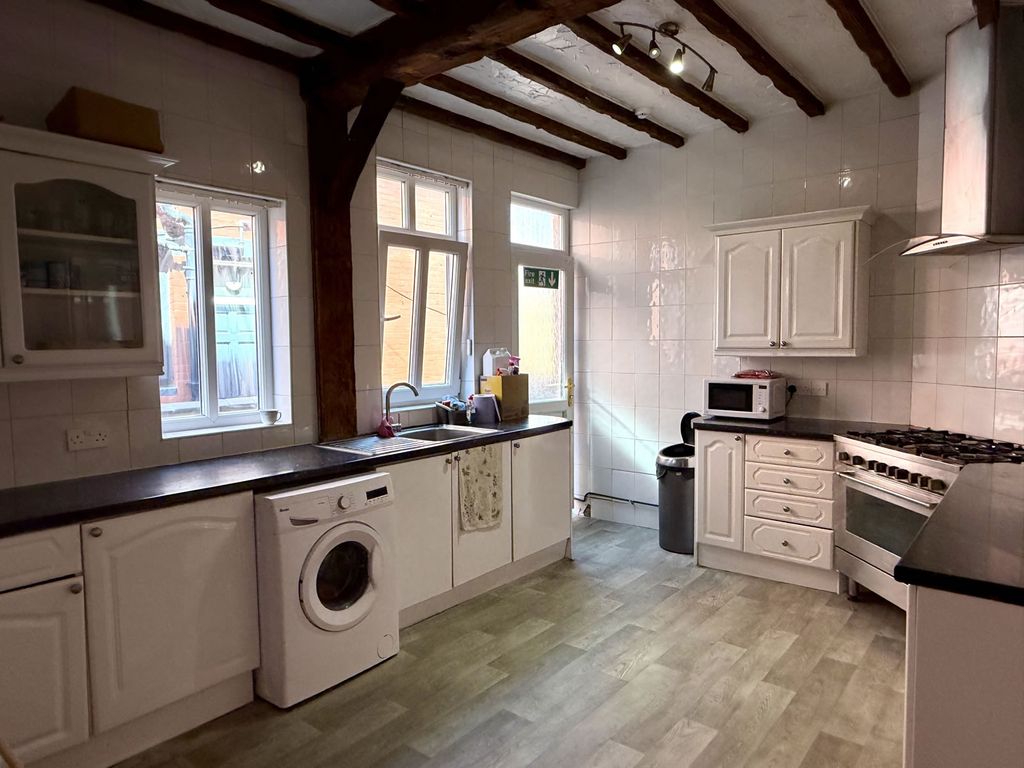 Property photo 2 of 18 12Morleyroad20260715-Interior-8-Vi66Auwiyf21B45P.Jpg