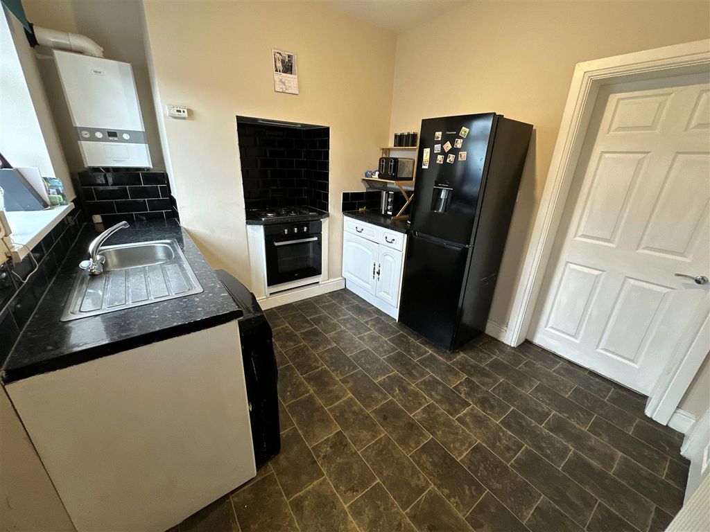 Property photo 2 of 12 Kitchen.Jpg