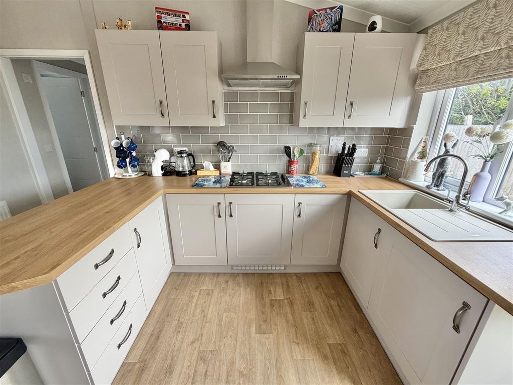 Property photo 3 of 15 Kitchen Area