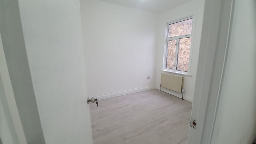 Property photo 3 of 11 Gallery