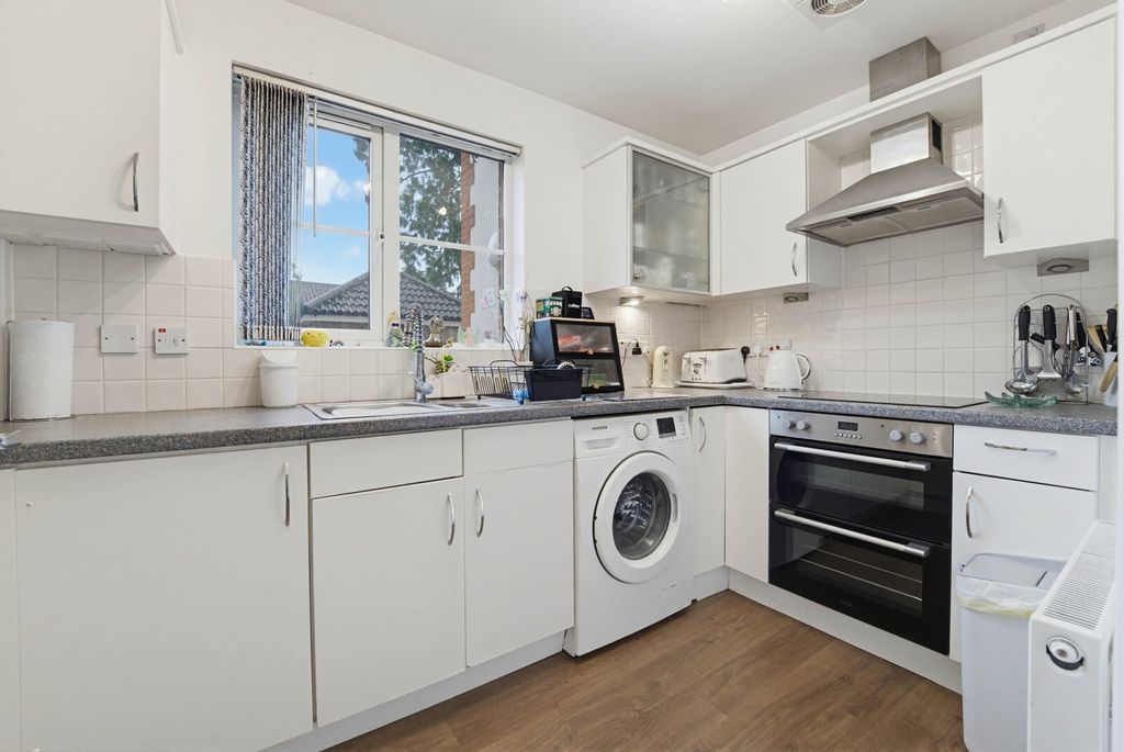 Property photo 3 of 12 5169863