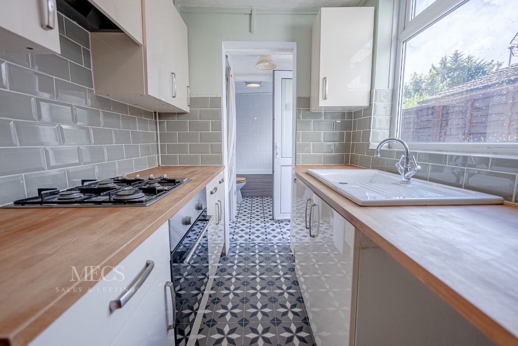 Property photo 3 of 9 4998363