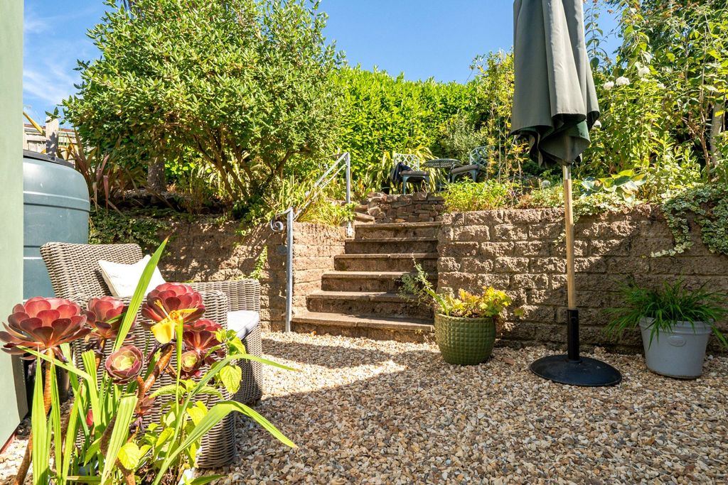 Property photo 2 of 22 Garden