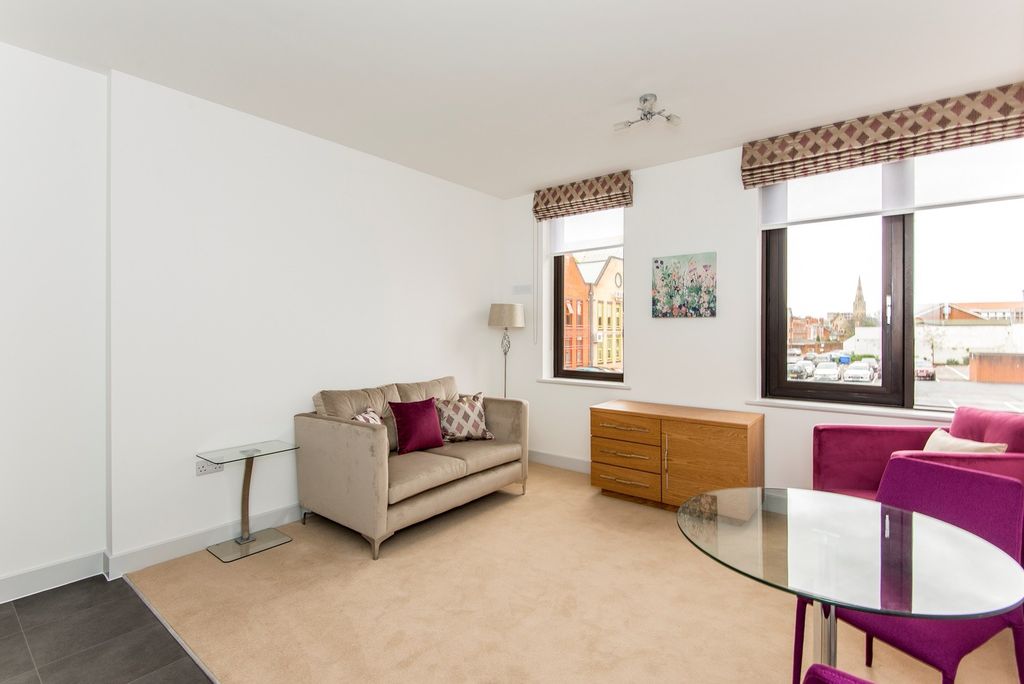 Property photo 3 of 7 Living Room