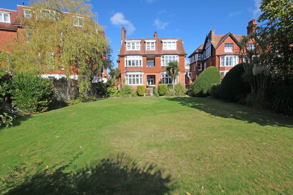 Property photo 1 of 25