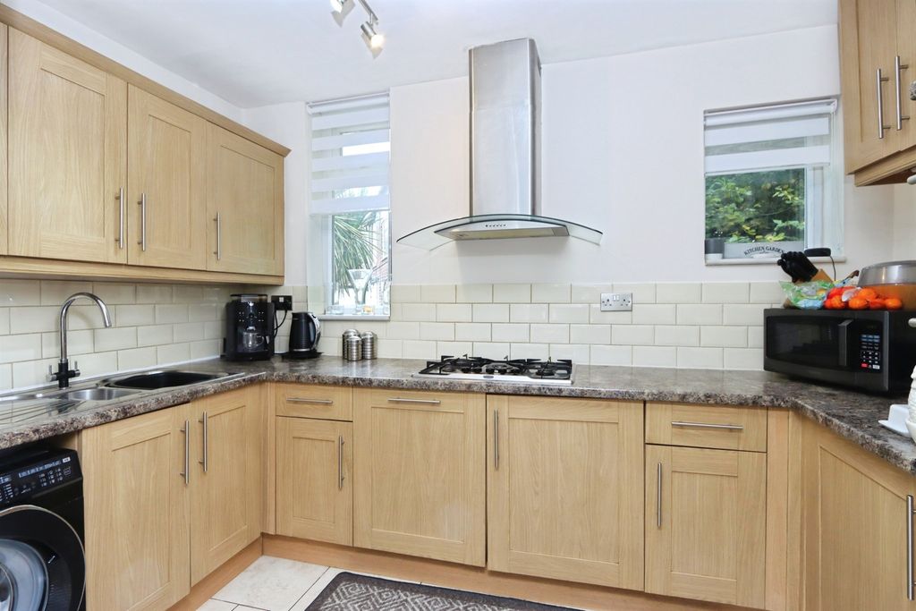 Property photo 3 of 17