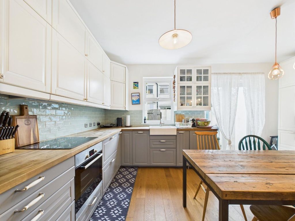 Property photo 2 of 23 Cam01530G0-Pr0312-Still005.Jpg