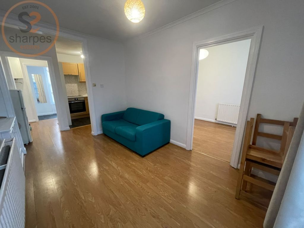 Property photo 3 of 10 4