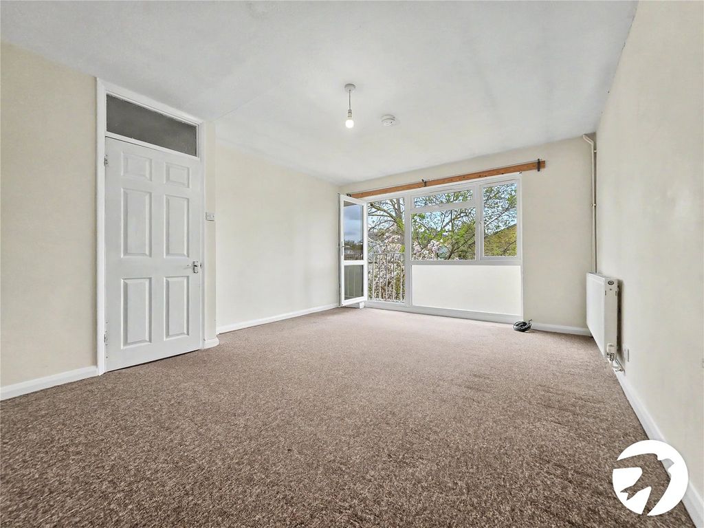 Property photo 2 of 8 Picture No. 15
