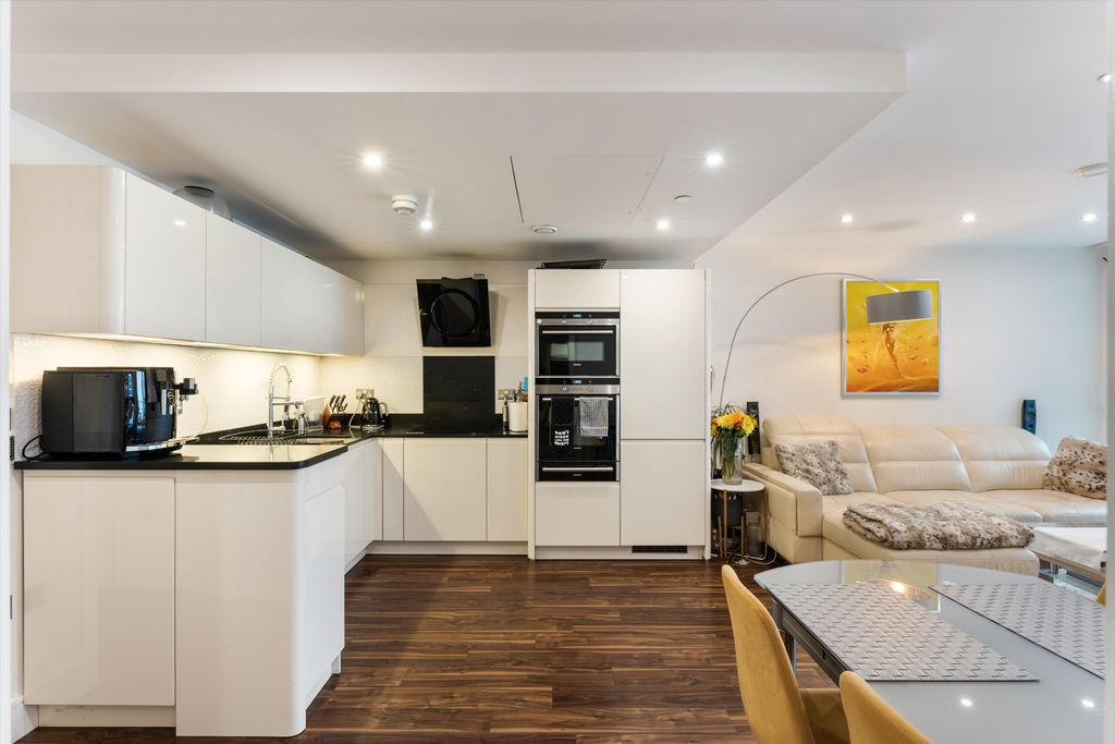 Property photo 3 of 17 Image