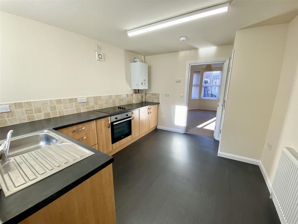 Property photo 3 of 6 Kitchen