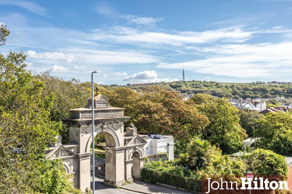 Property photo 2 of 16 Egremont Place1.Jpg