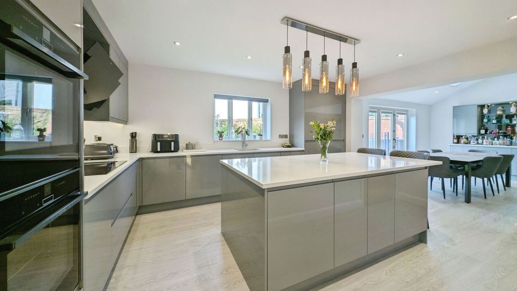 Property photo 2 of 38