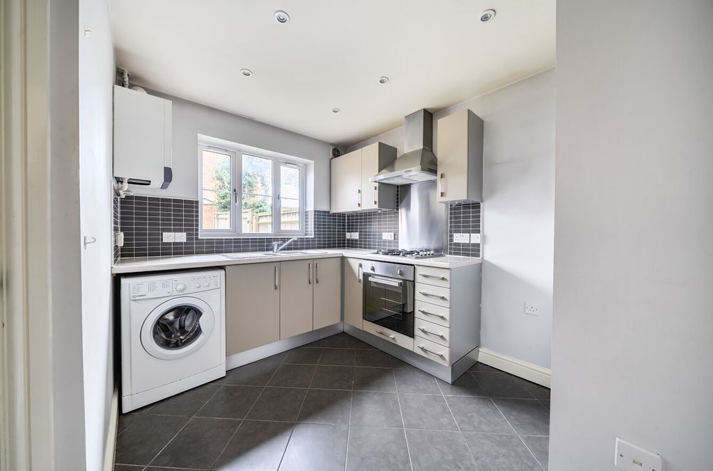 Property photo 3 of 13 140180511696Fa168B6B22