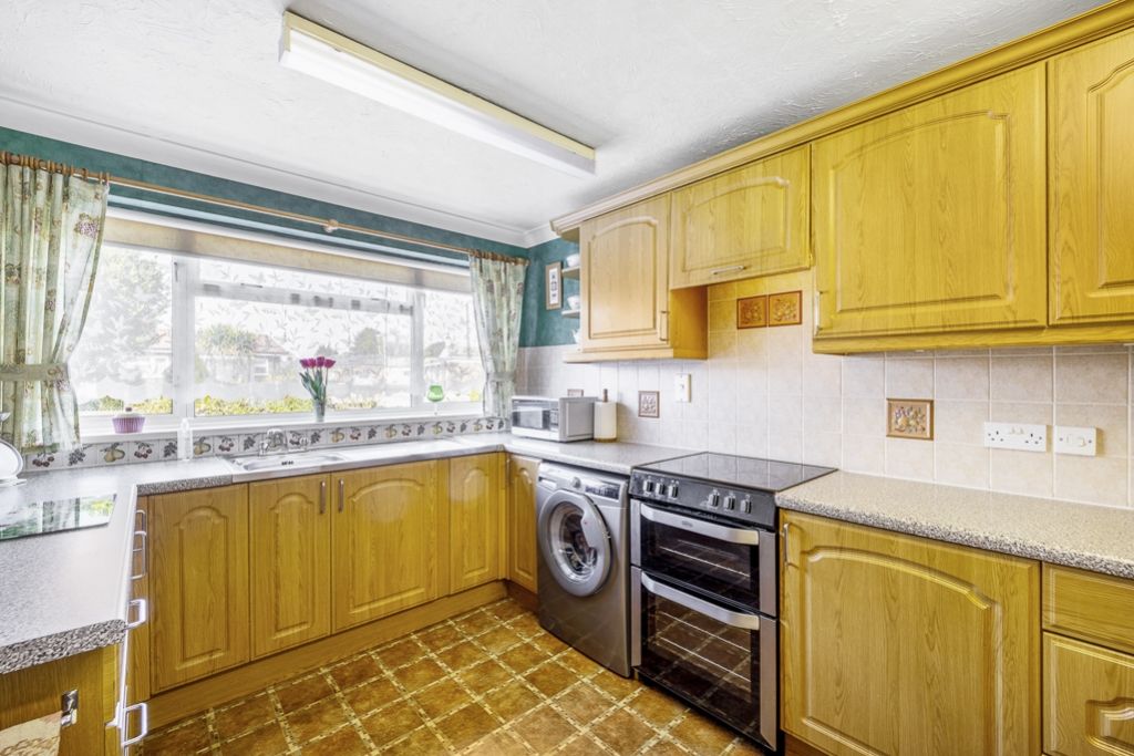 Property photo 2 of 25 2 Drury Lane (Bicker)-12
