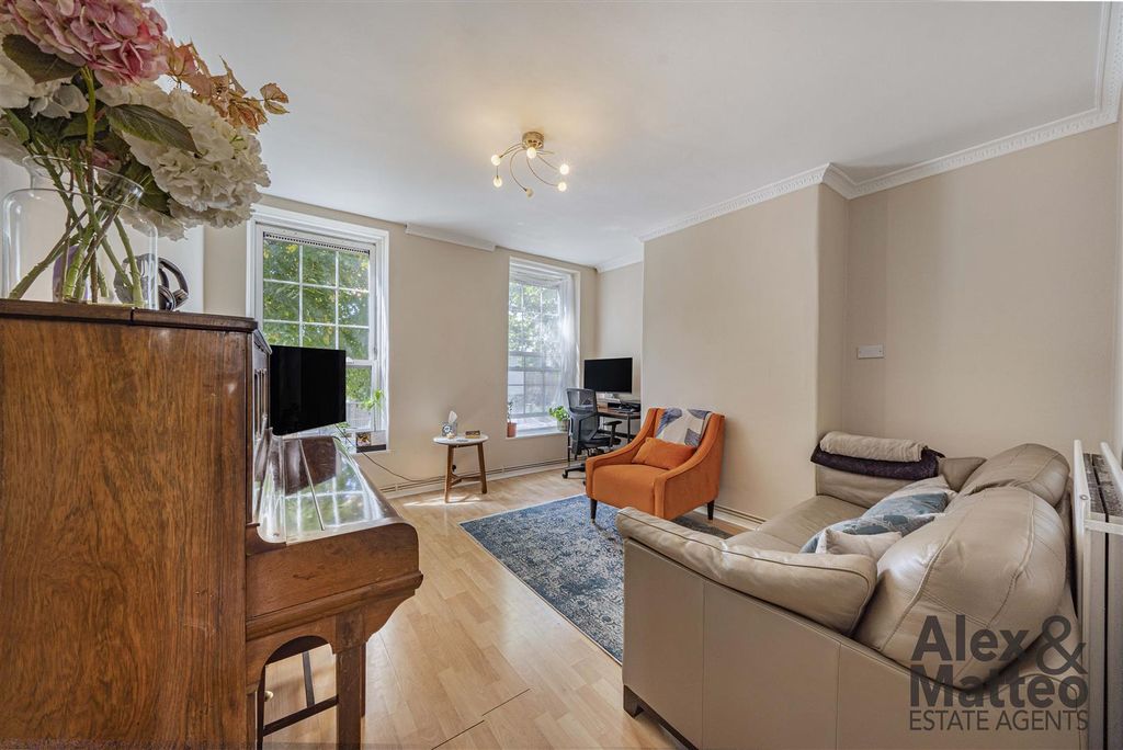 Property photo 2 of 20 Hazelwood House