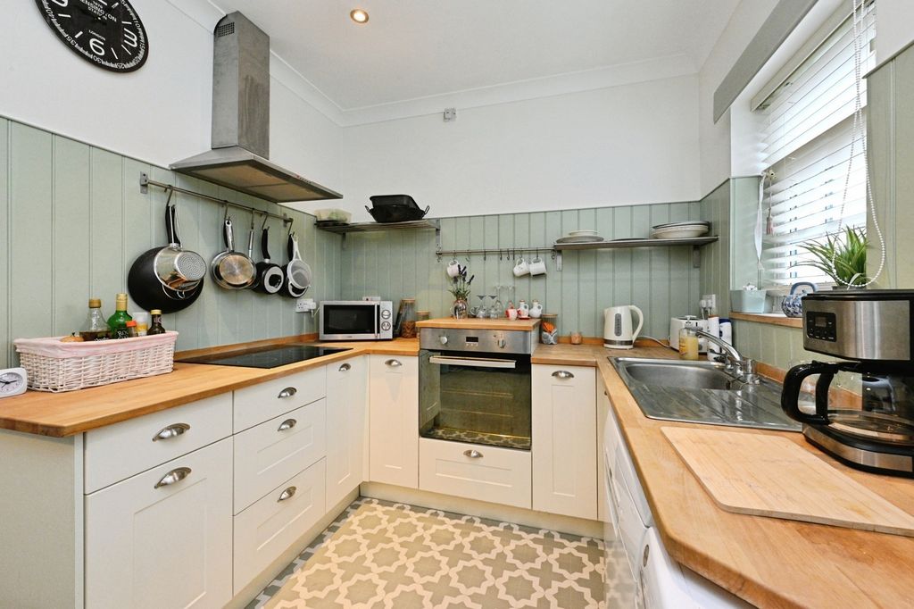 Property photo 2 of 16 Photo