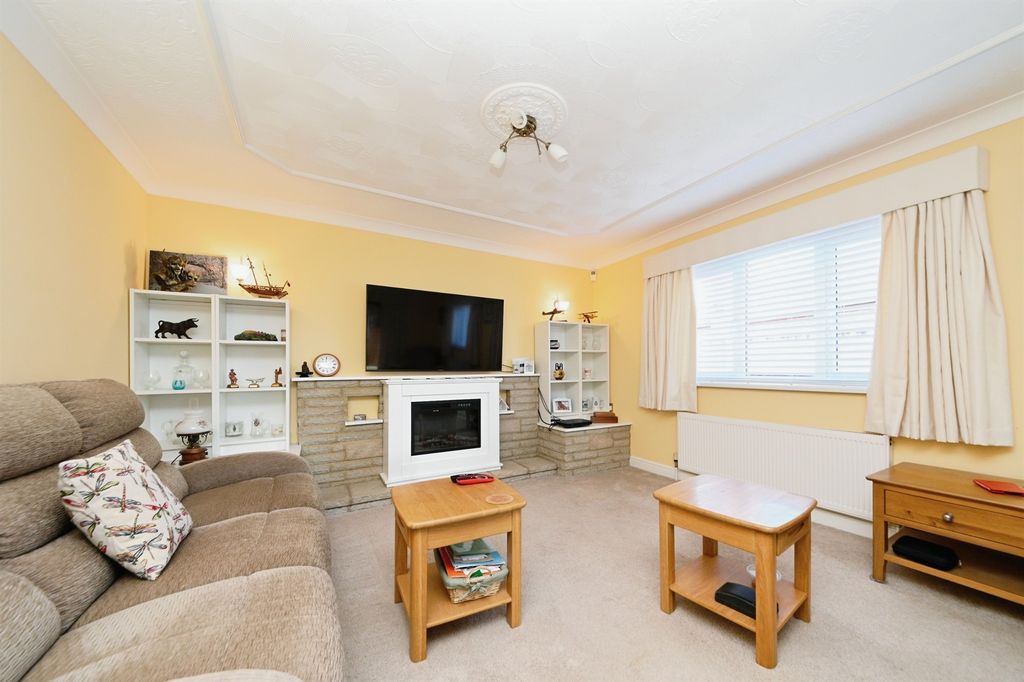 Property photo 3 of 34