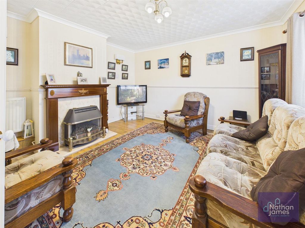 Property photo 3 of 19 Living Room