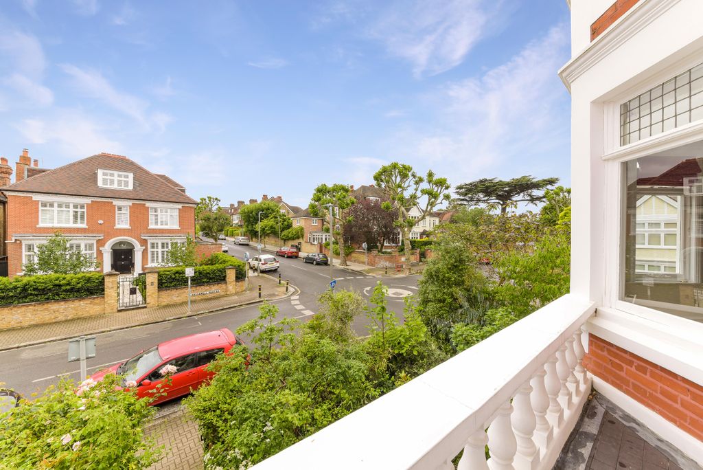 Property photo 2 of 10 Balcony