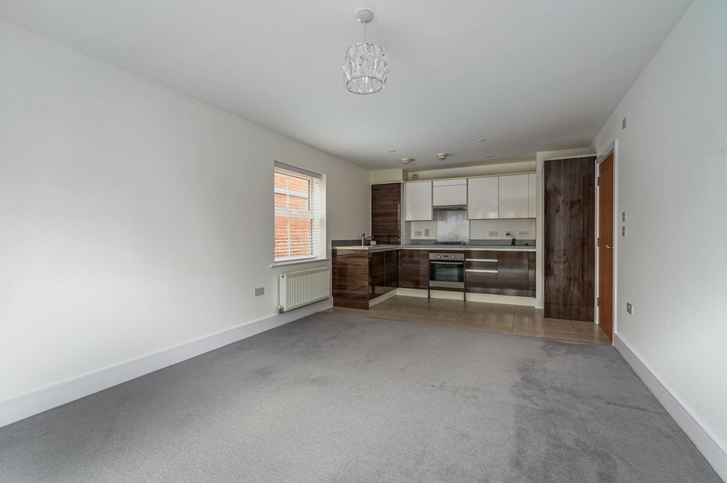 Property photo 3 of 9 Photo 6