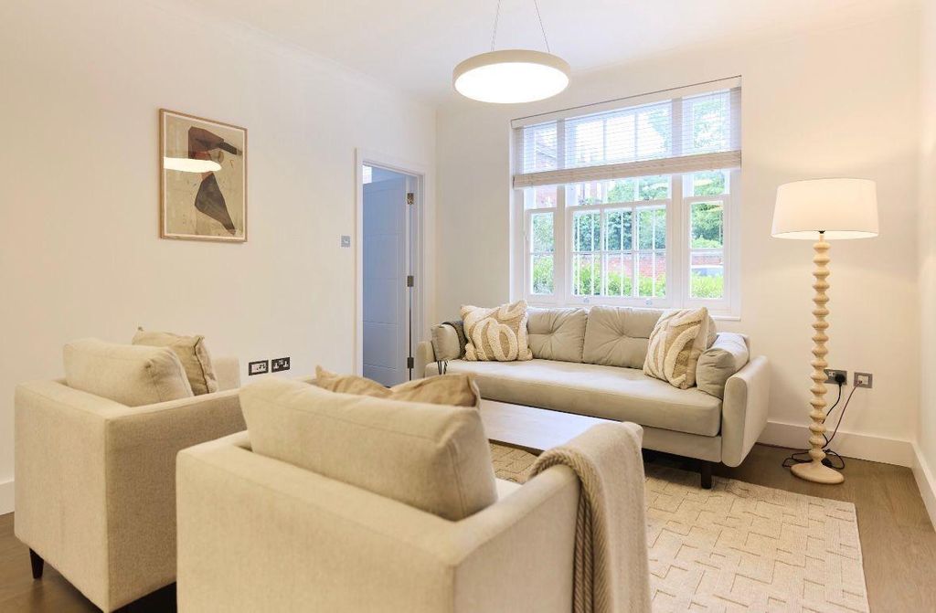 Property photo 1 of 8 Living Room