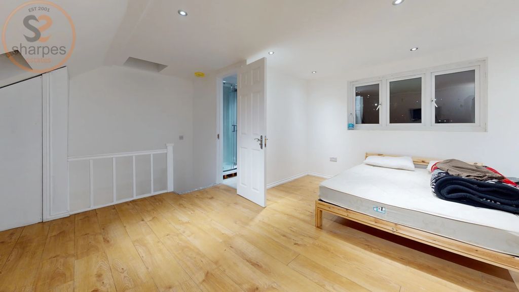 Property photo 2 of 8 1G9Lm1Rd9i4-Bedroom