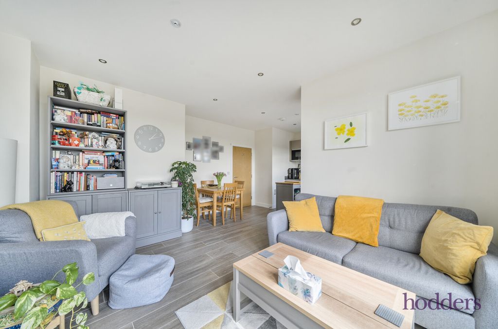 Property photo 3 of 17 2c27A72F-5223-4d0...