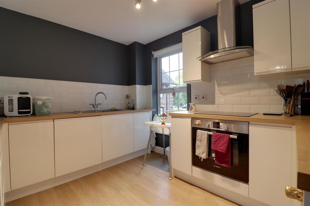 Property photo 3 of 10 Img_4995-Img_4997.Jpg