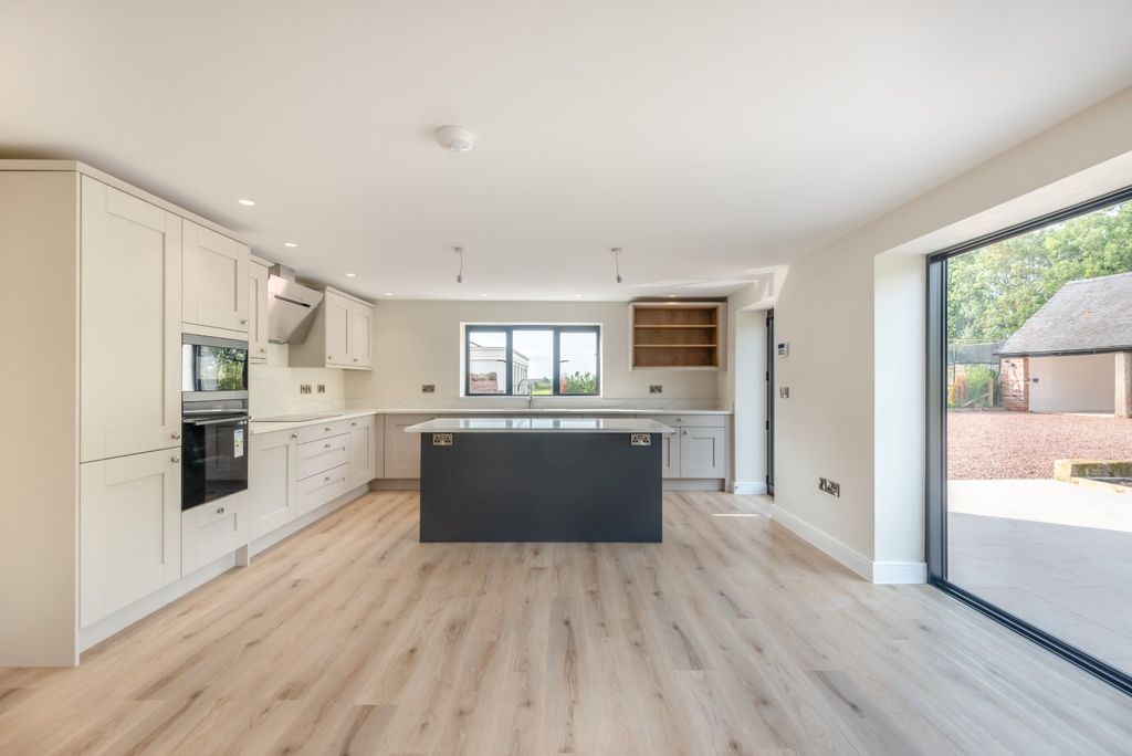 Property photo 2 of 24 Picture No. 04