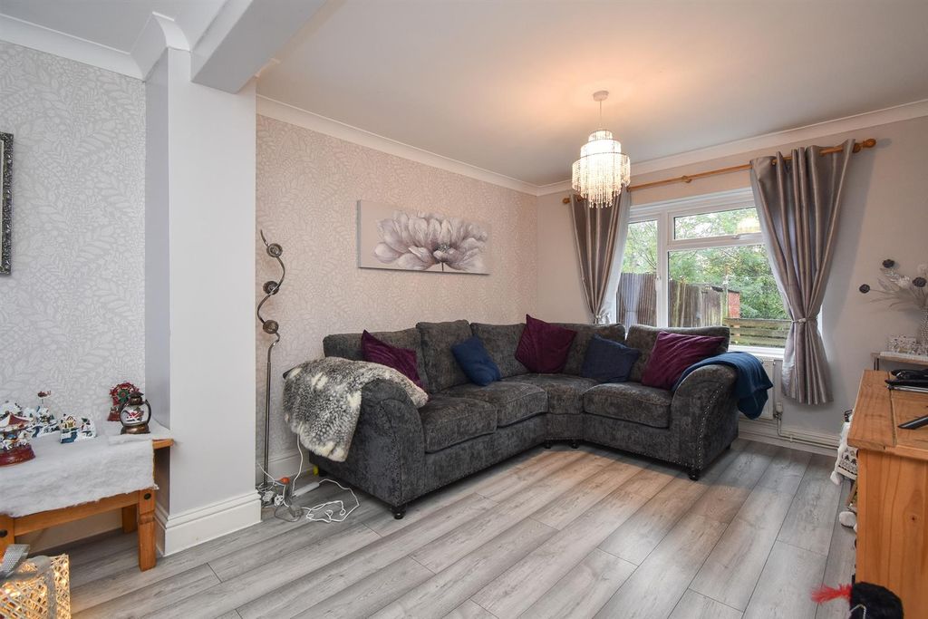 Property photo 3 of 17 Living Room