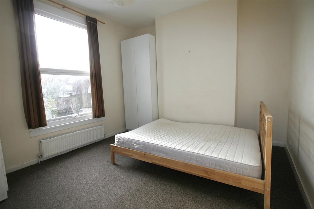 Property photo 2 of 8 Bedroom 1.Jpeg