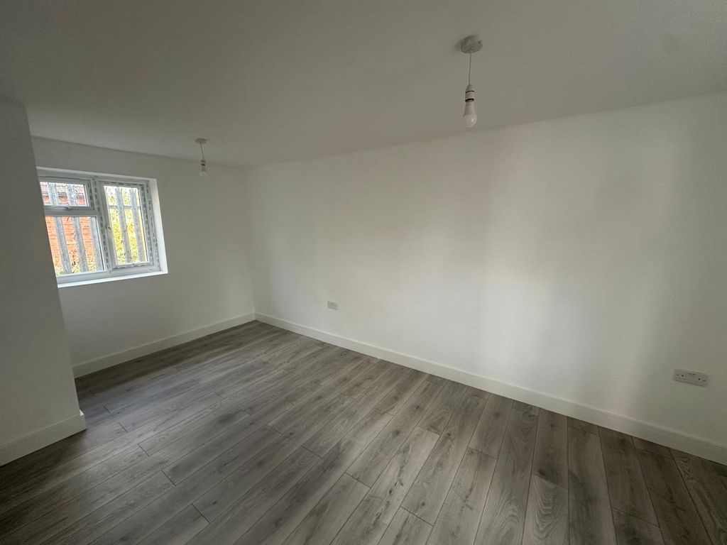 Property photo 2 of 6 Photo 1