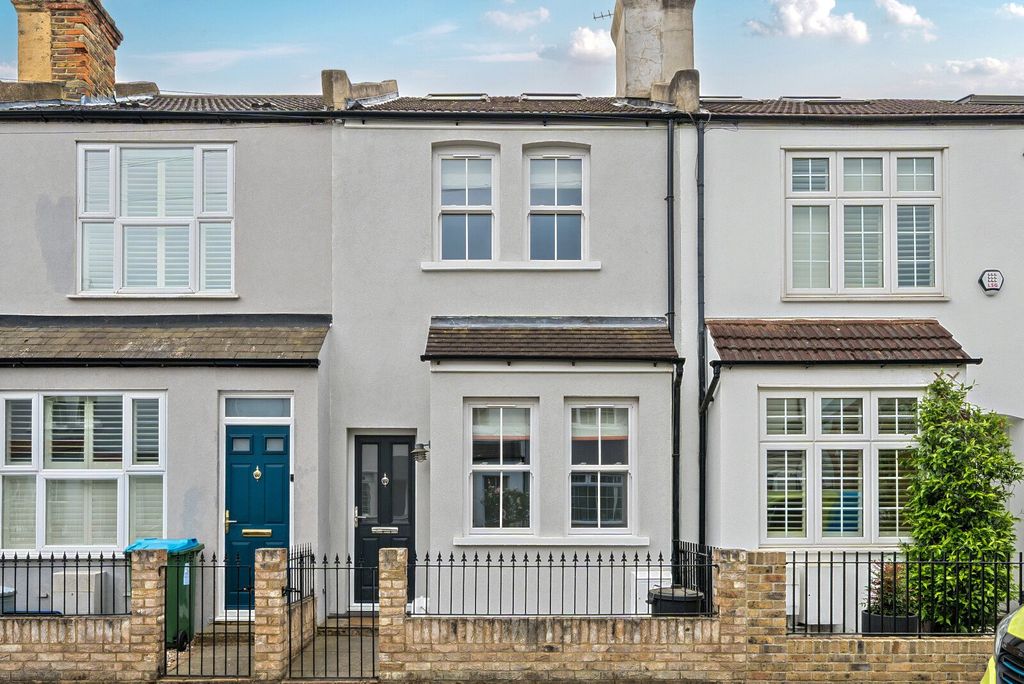 Property photo 2 of 10 Front