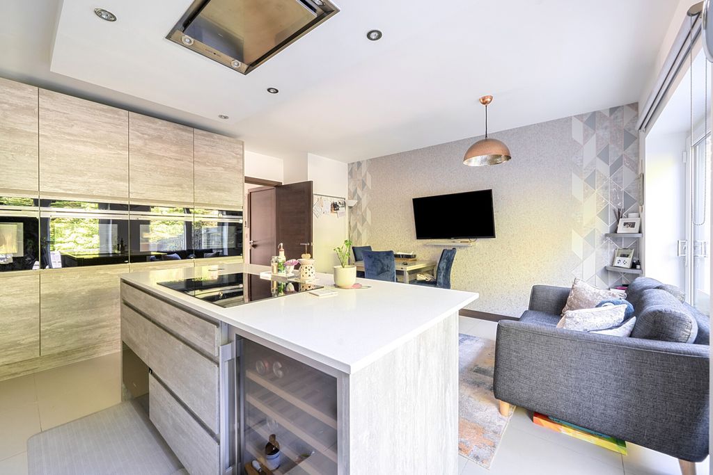 Property photo 2 of 23 1448662-10-69Ea61...