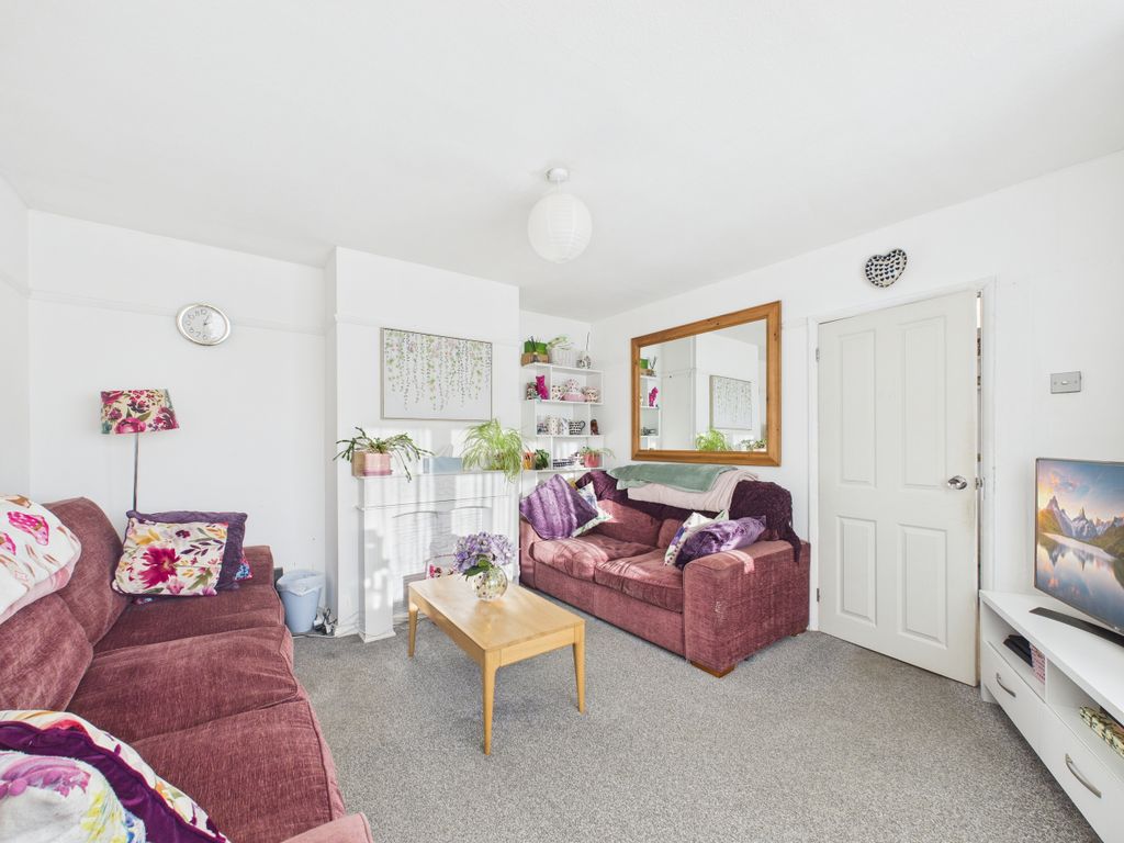 Property photo 3 of 14 Cam02536G0-Pr0033-Still002