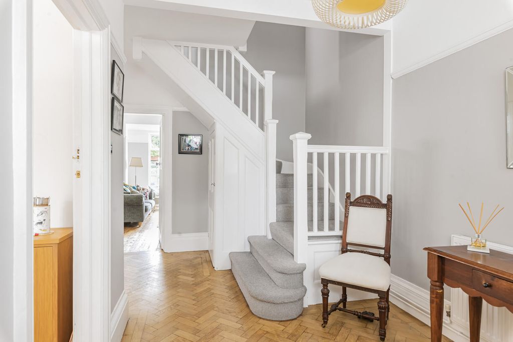 Property photo 2 of 18 Hallway