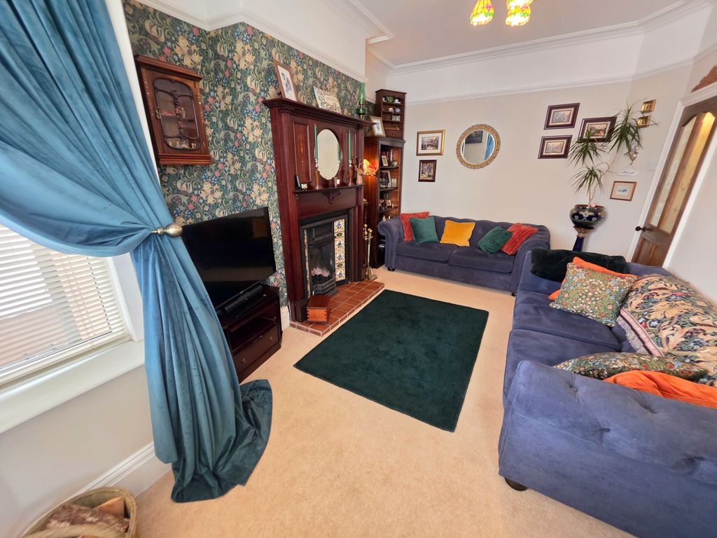 Property photo 3 of 36