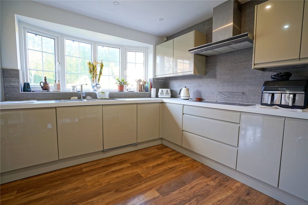 Property photo 2 of 19 Picture No. 05