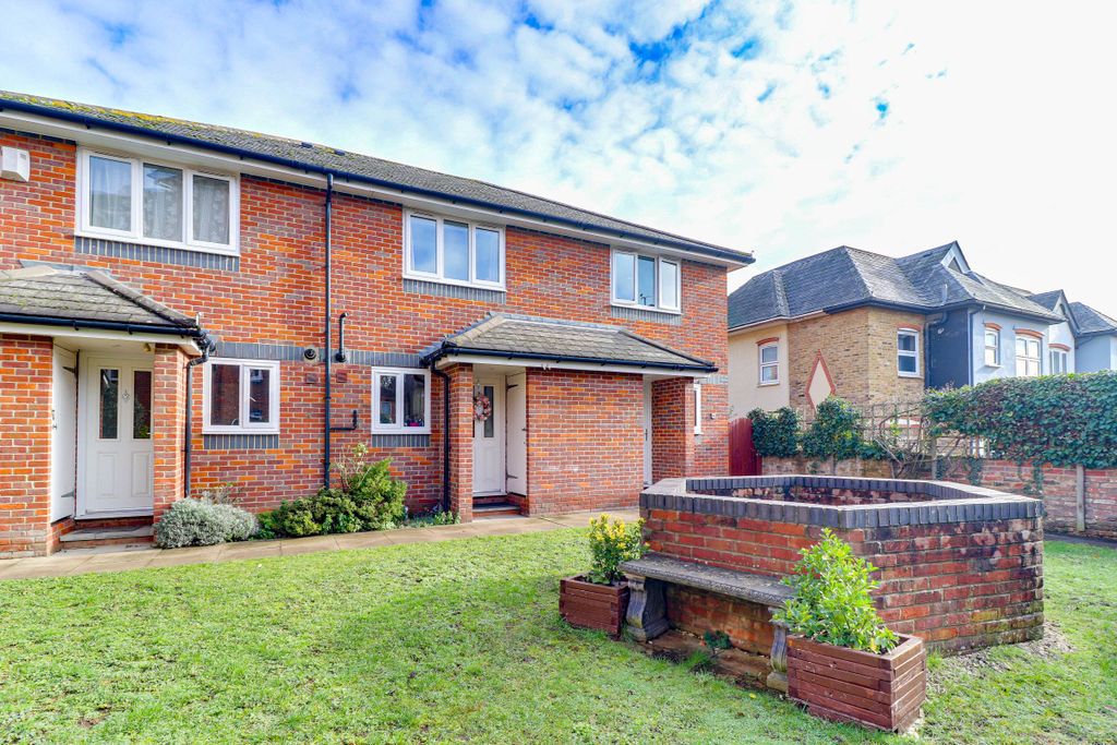 Property photo 2 of 28