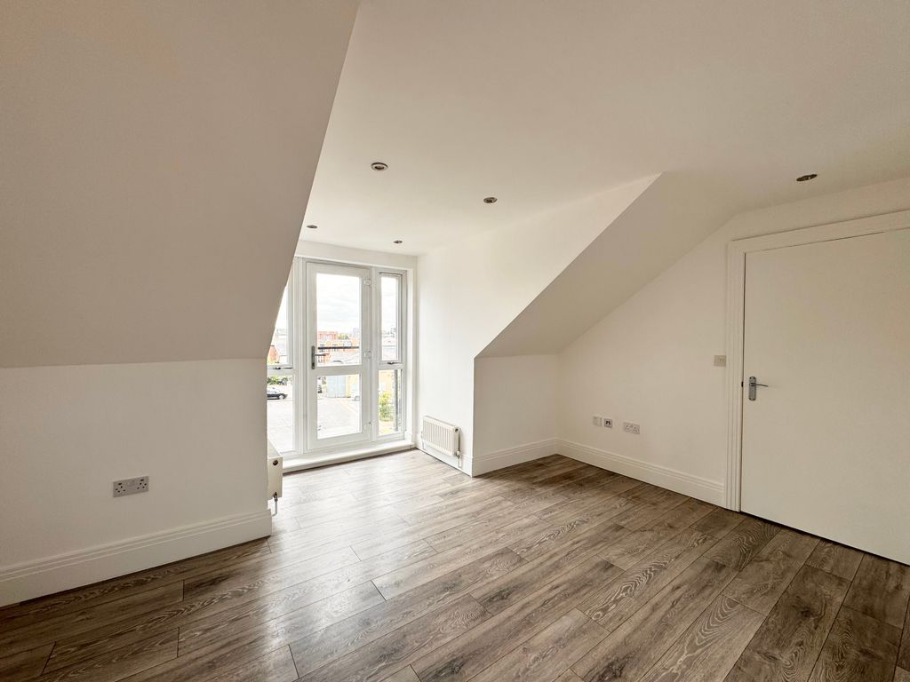 Property photo 1 of 7 Living Room