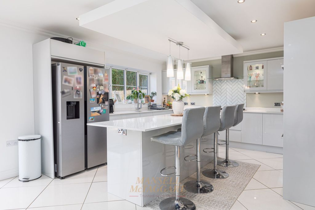 Property photo 3 of 33