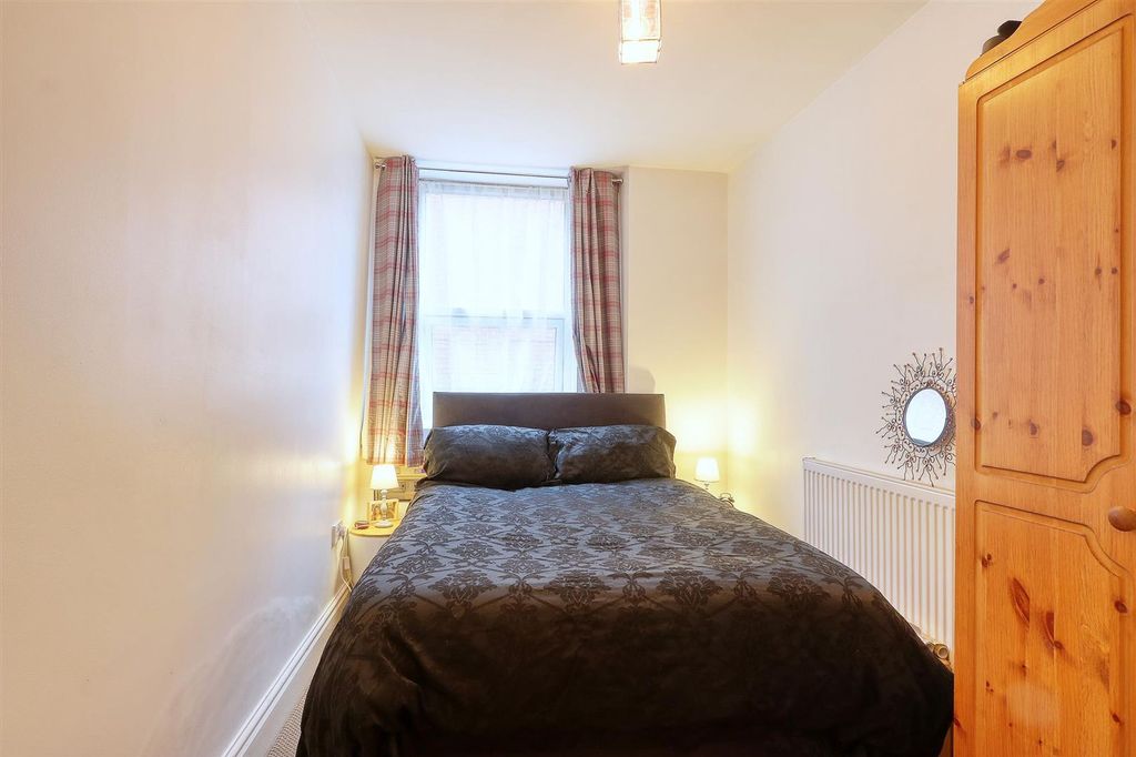 Property photo 3 of 9 Bedroom