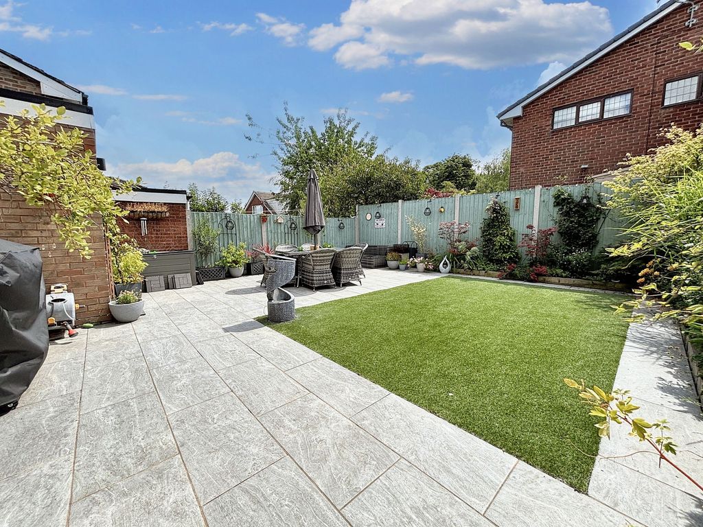 Property photo 2 of 14 Garden
