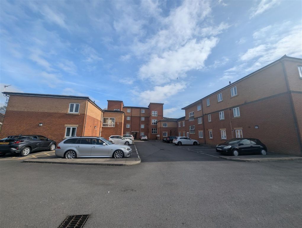 Property photo 2 of 8 External