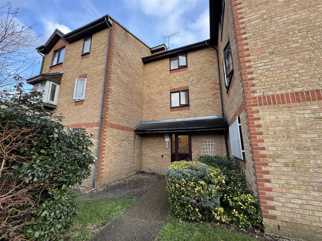 Property photo 1 of 14 Wigston Close N18